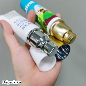 Косметическая прозрачная трубка для умывания лица с золотой крышкой